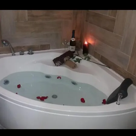 Marina Jacuzzi Free Parking Apartment